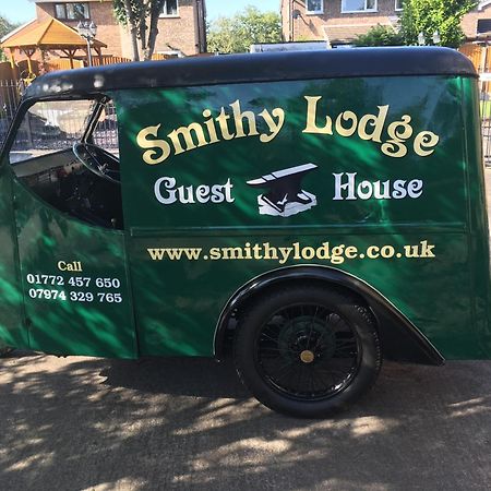 Smithy Lodge Guest House Leyland Eksteriør bilde