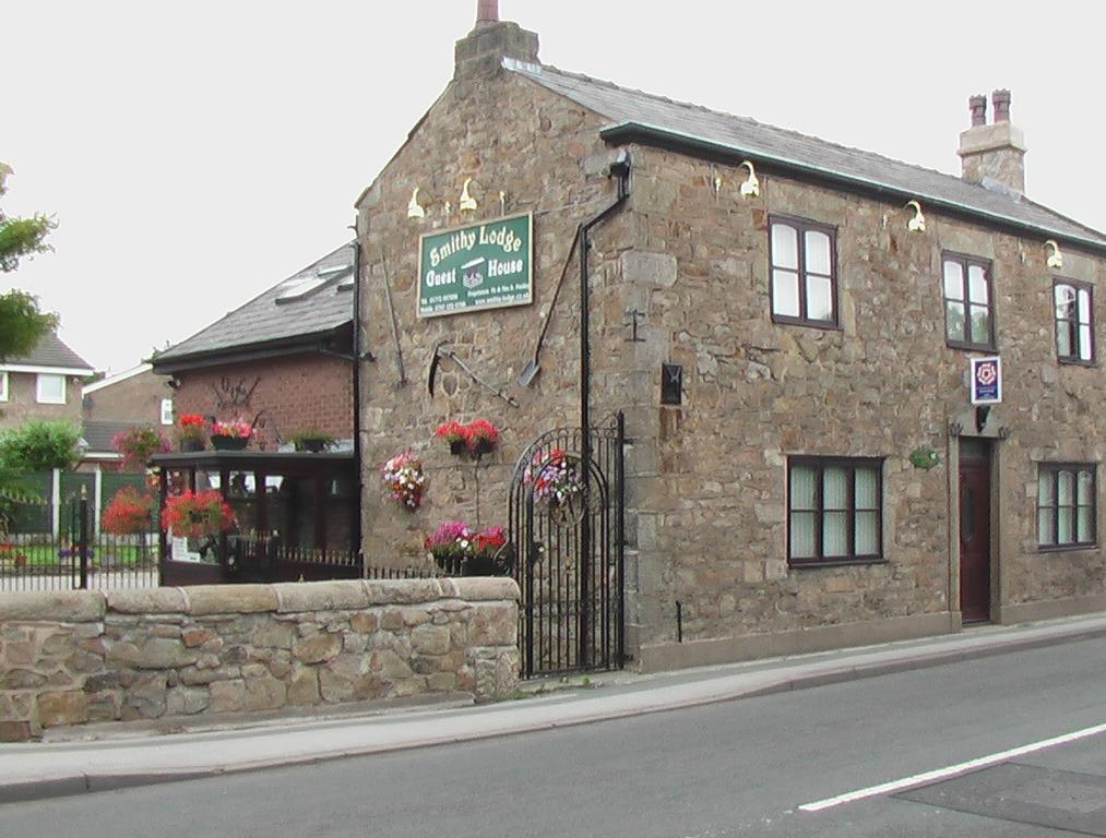 Smithy Lodge Guest House Leyland Eksteriør bilde